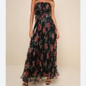 LULUS NWT Mesmerizing‎ Forever Black Floral Pleated Organza Maxi Dress M